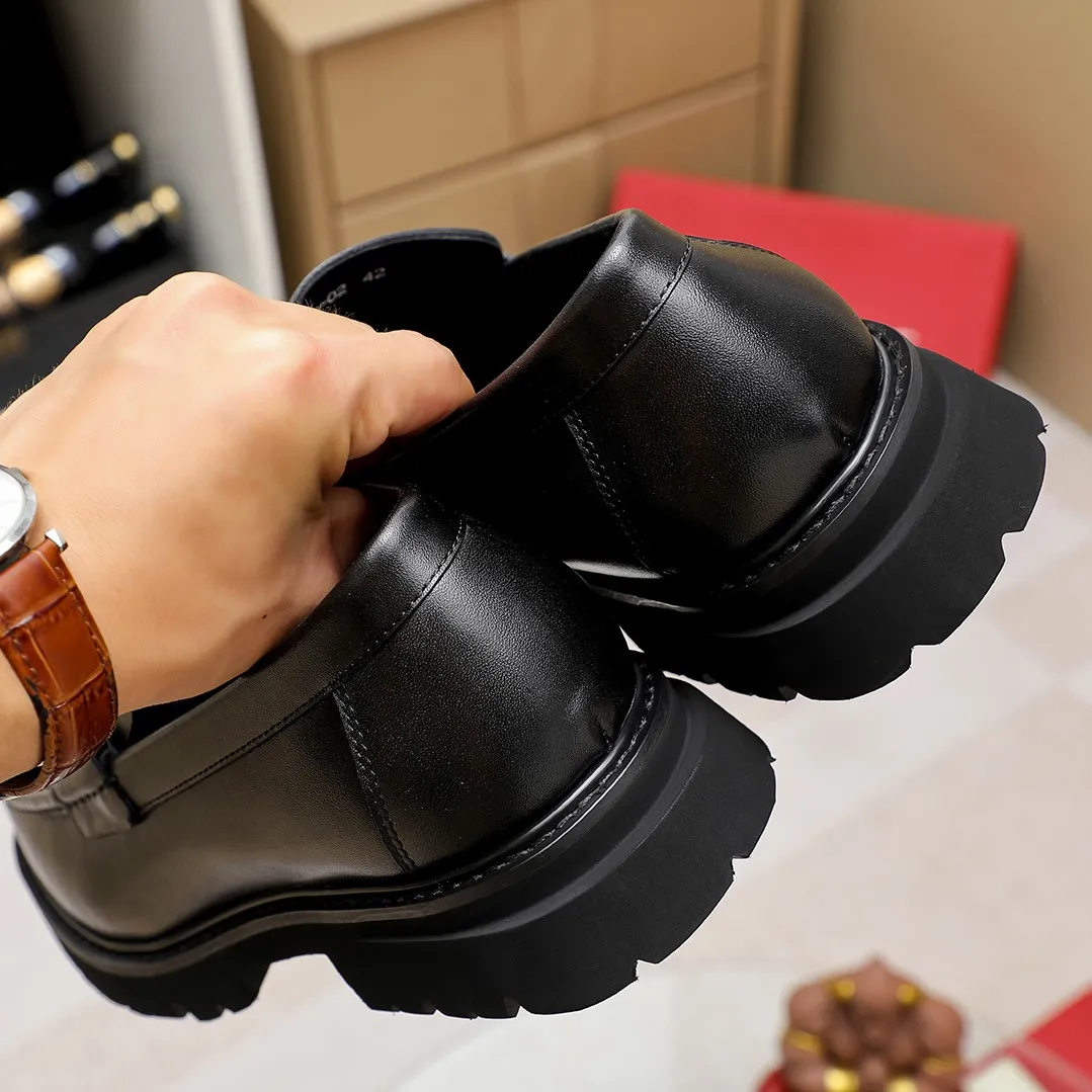 Men's shoes 💰460 🔥Ferragamo's new men's casual slip-on shoes🇨🇳Official website original 1:1 mold, original quality💯Fine workmanship, high-end luxury☘The upper is made of imported Italian first-layer cowhide🌴🐂Leather lining🍓Rubber wear-resistant and non-slip outsole, breathable and comfortable to wear🍍The first choice for high-grade men🍉3 colors available! Code number 38-45……